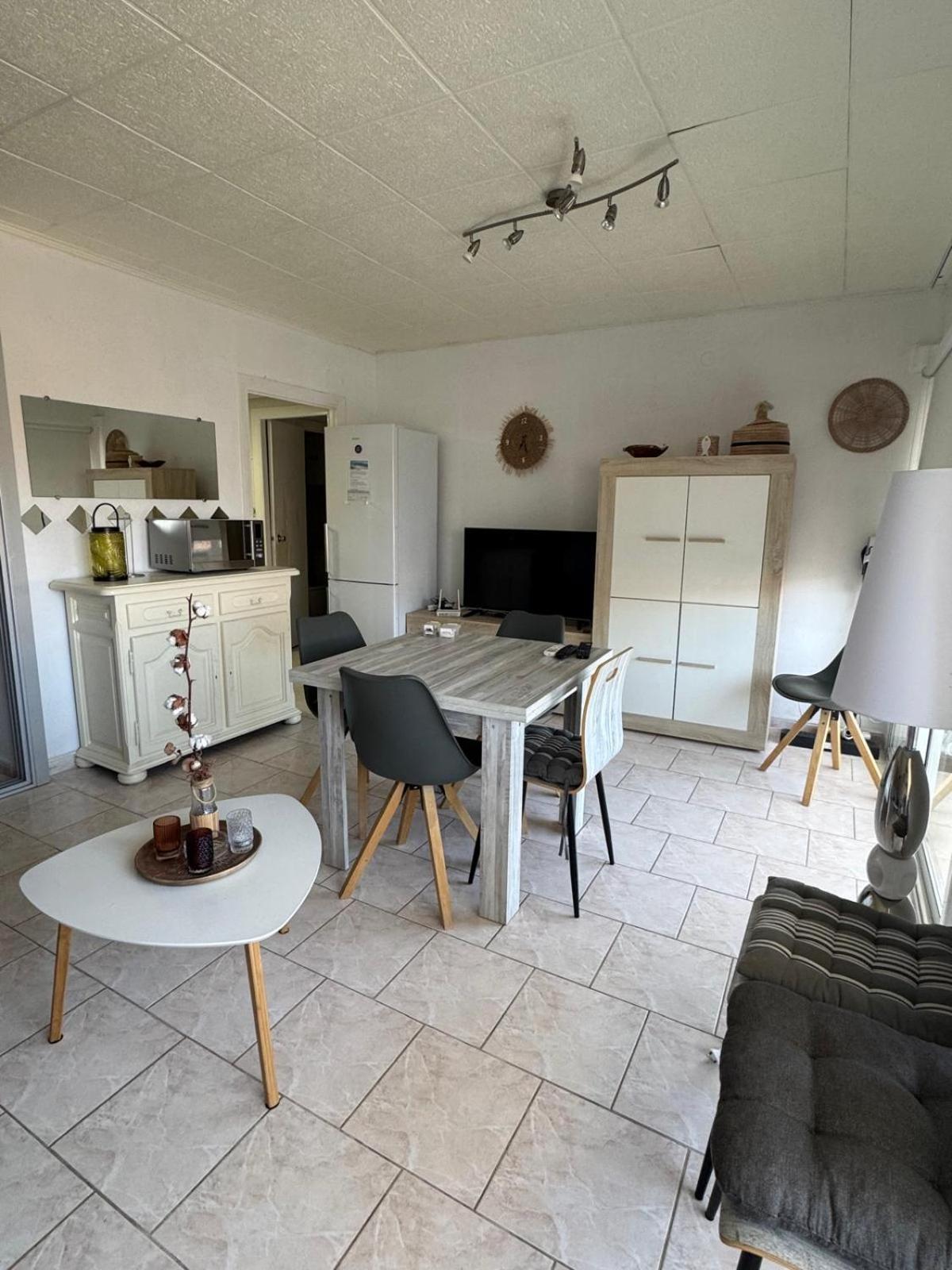 Appartement Premiere Ligne De Mer Avec Piscine Roses Exterior foto